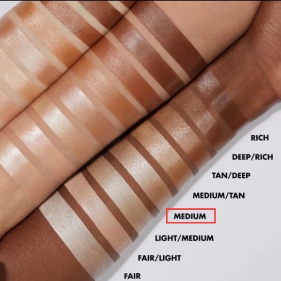 e.l.f. Cosmetics - SHADE 4 MEDIUM - Halo Glow Liquid Filter & Beauty Spo… - Picture 5 of 12